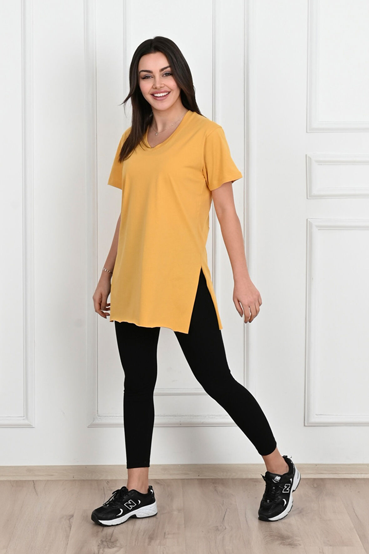 Kadın V yaka Yırtmaçlı  T-Shirt 8783-22