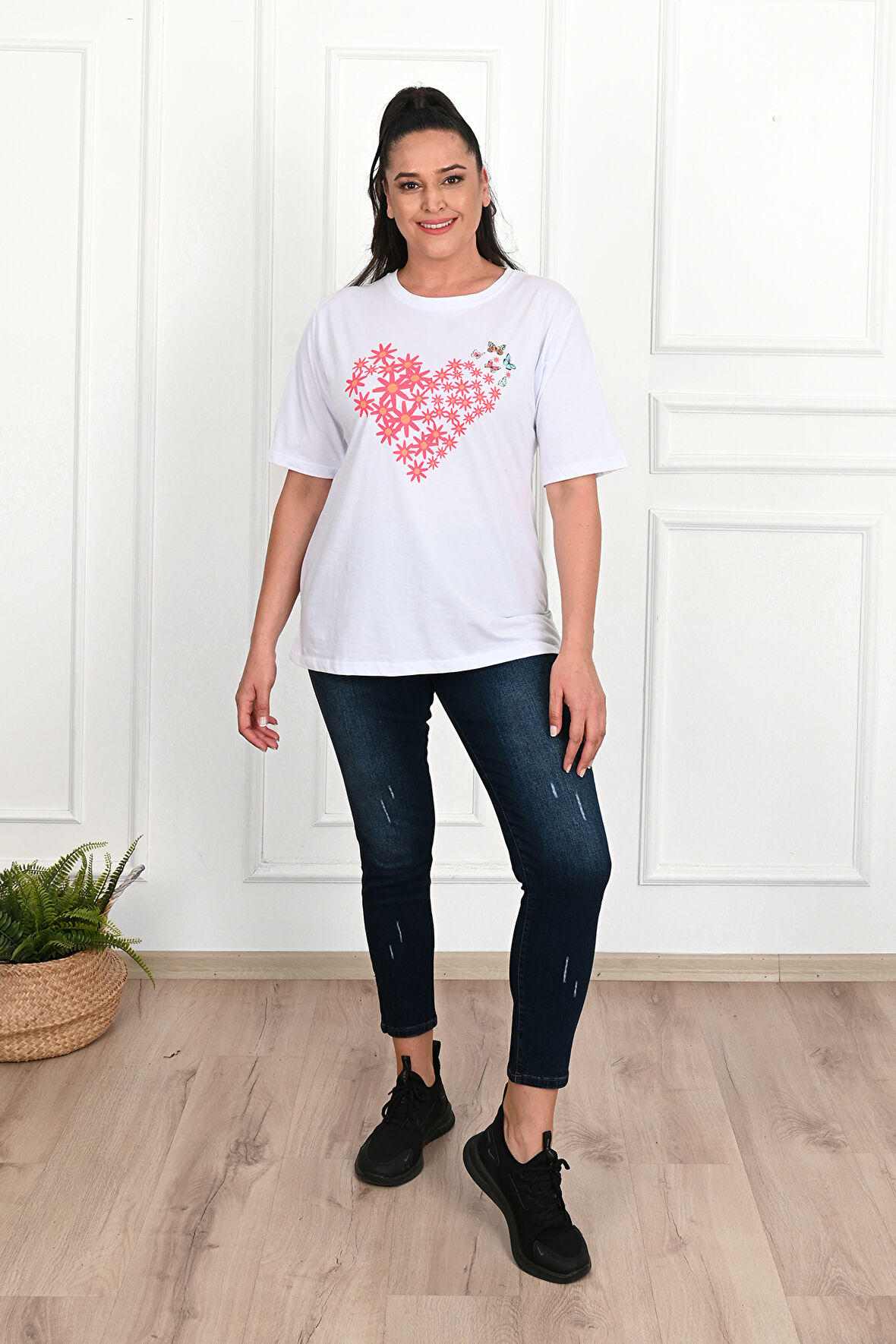 Kadın Büyük Beden Kalp şeklinde Papatya Baskılı T-Shirt 1575-23