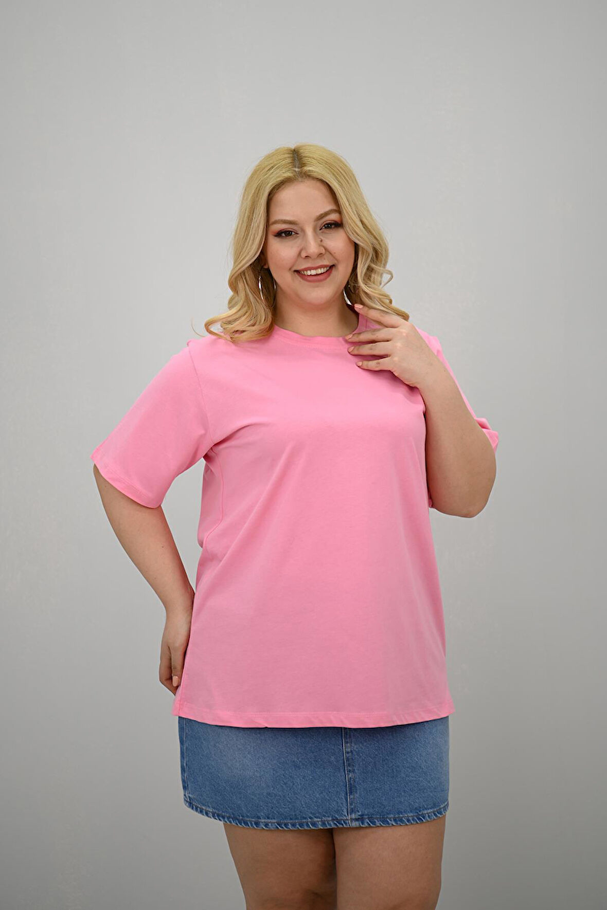 Kadın Büyük Beden Kısa Kollu Bisiklet Yaka Oversize T-shirt 1963-25