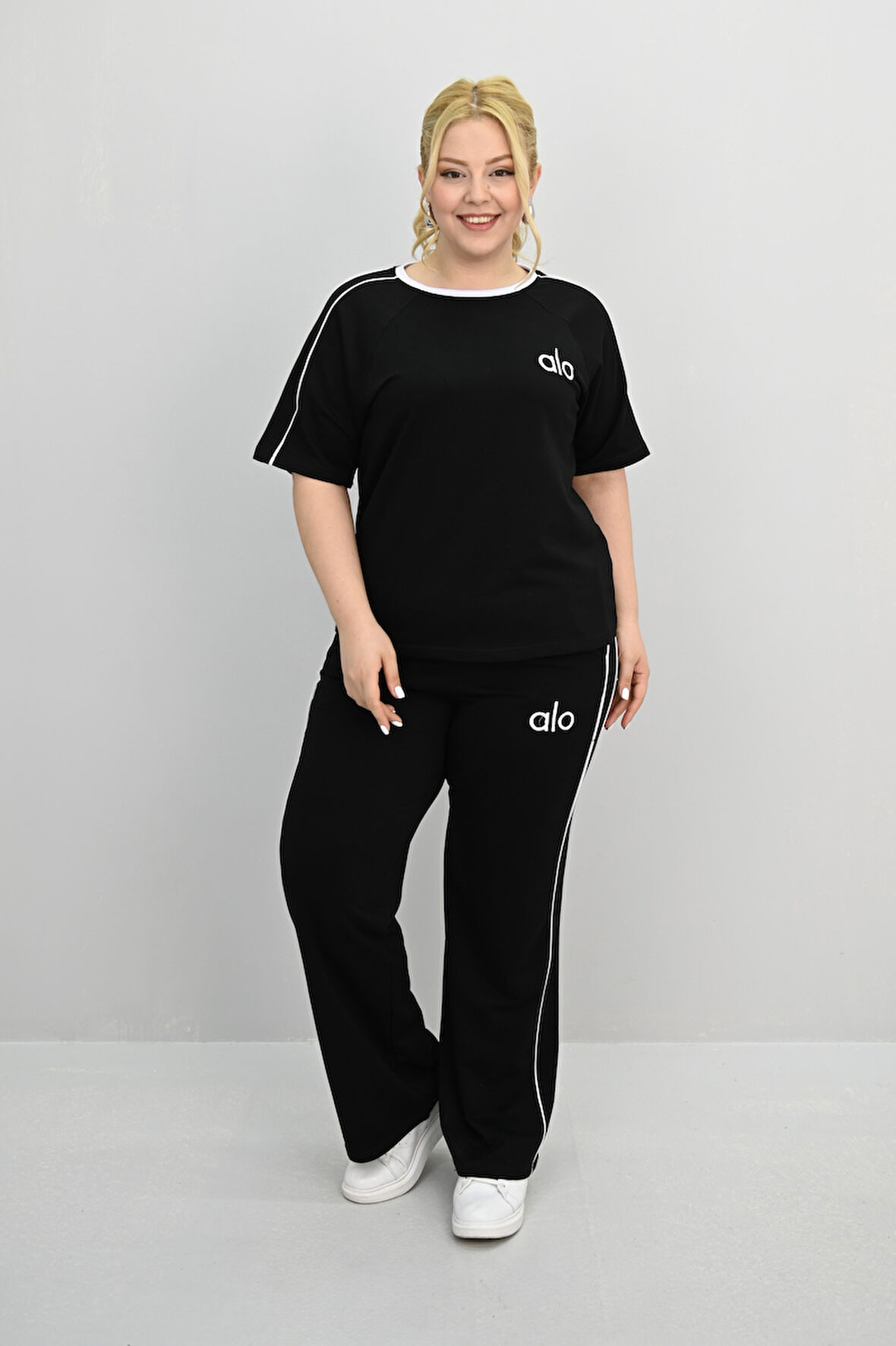 Kadın Büyük Beden Kısa Kollu Nakış İşleme Detaylı Bol Paça Eşofman Takımı 8191-25