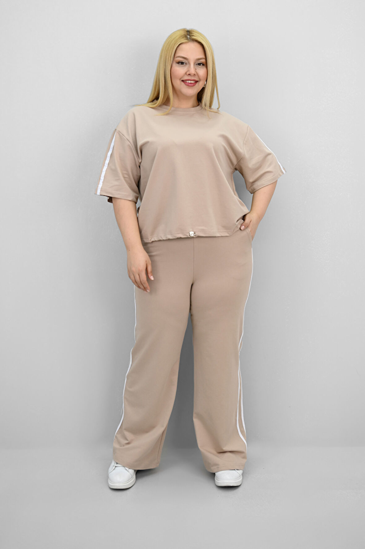 Kadın Büyük Beden Şerit ve Bel Büzgü Detaylı Kısa Kollu Eşofman Takımı 8197-25