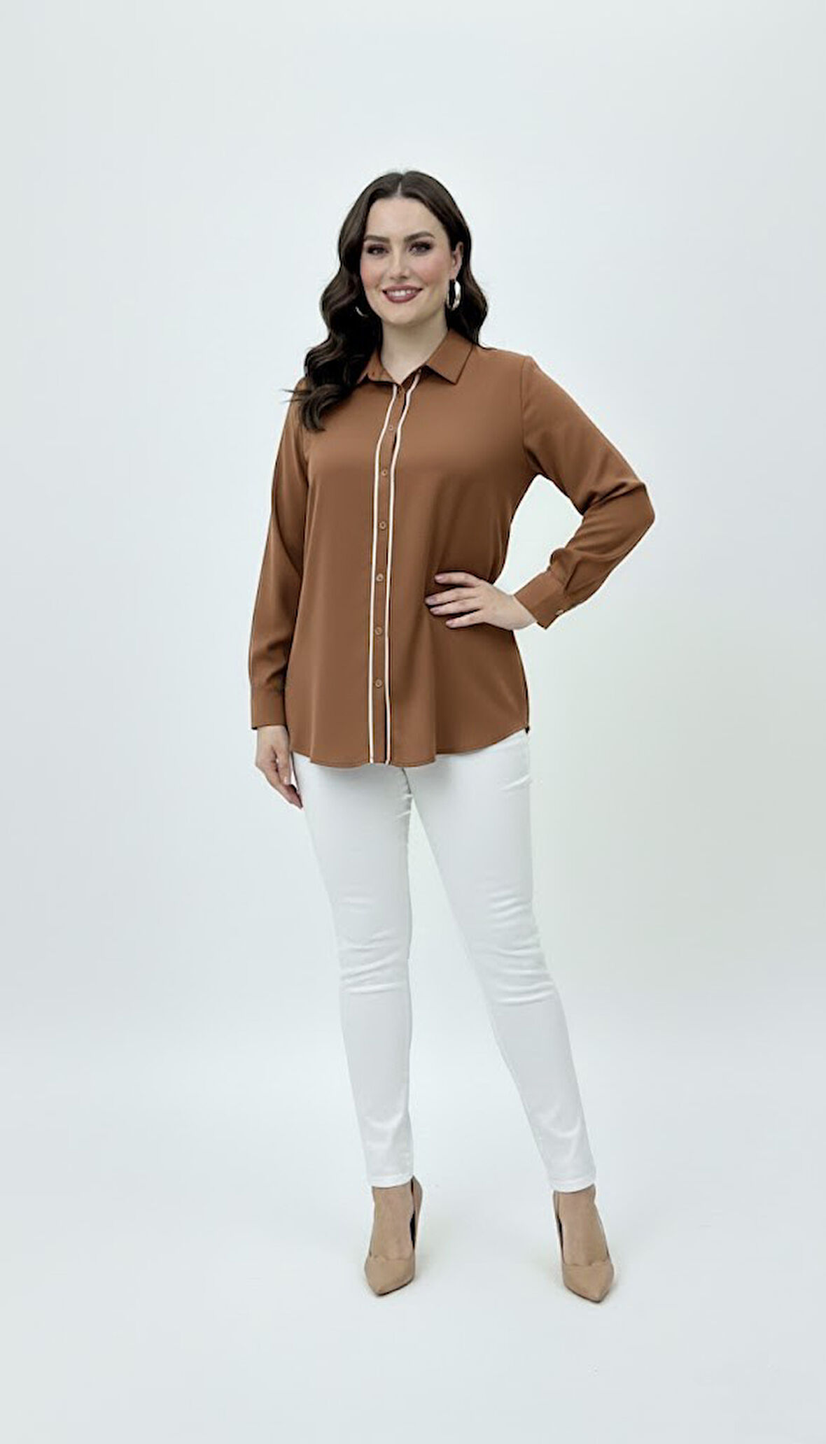 Kadın Büyük Beden Uzun Kollu Önde Ara Biye Detaylı Dökümlü Kumaş Gömlek 1991