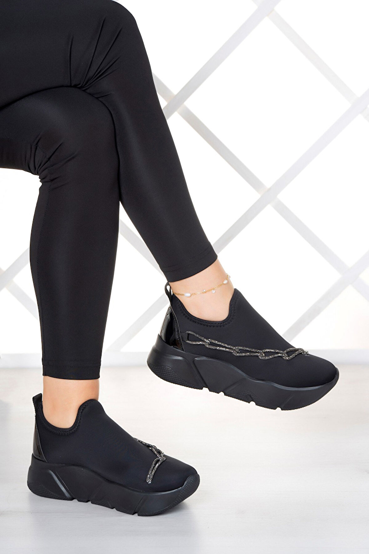 Maggie Siyah Streç Gümüş Zincirli Sneaker