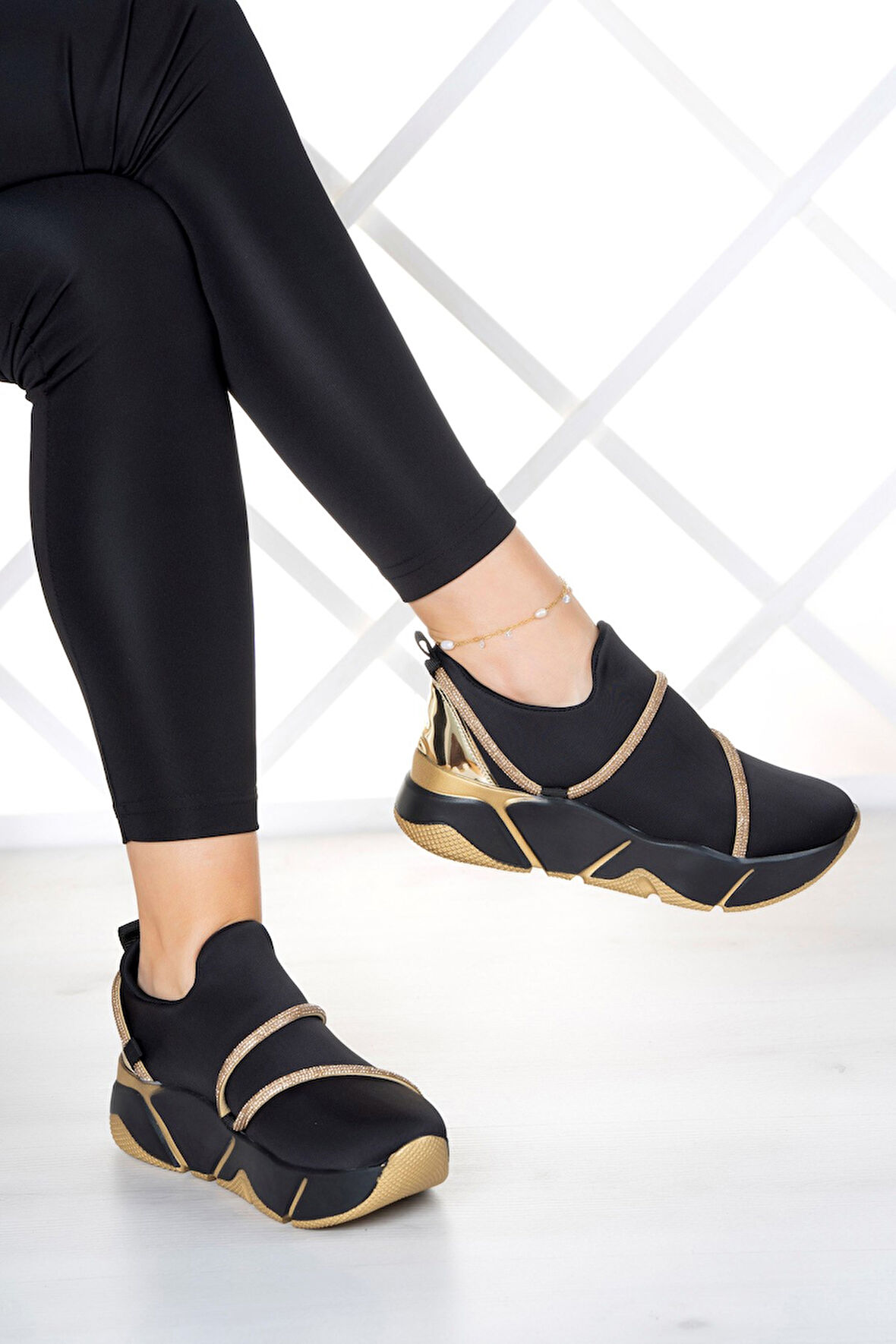 Barbara Siyah Streç Altın Taşlı Sneaker