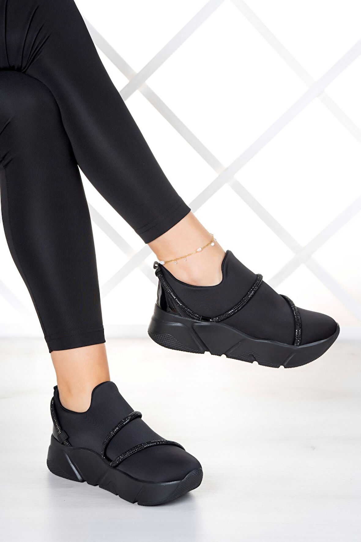 Barbara Siyah Streç Siyah Taşlı Sneaker