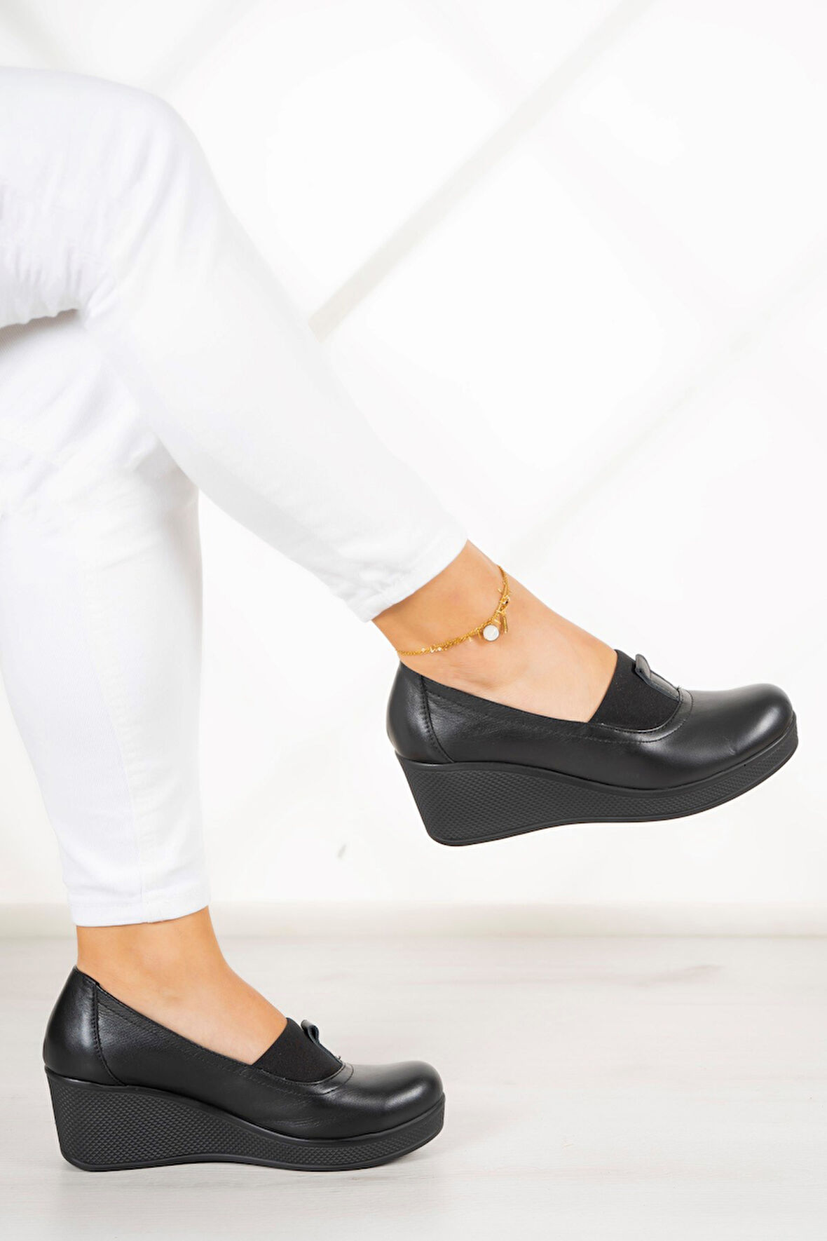 Daisy Siyah Hakiki Deri Dolgu Topuklu Günlük Ayakkabı