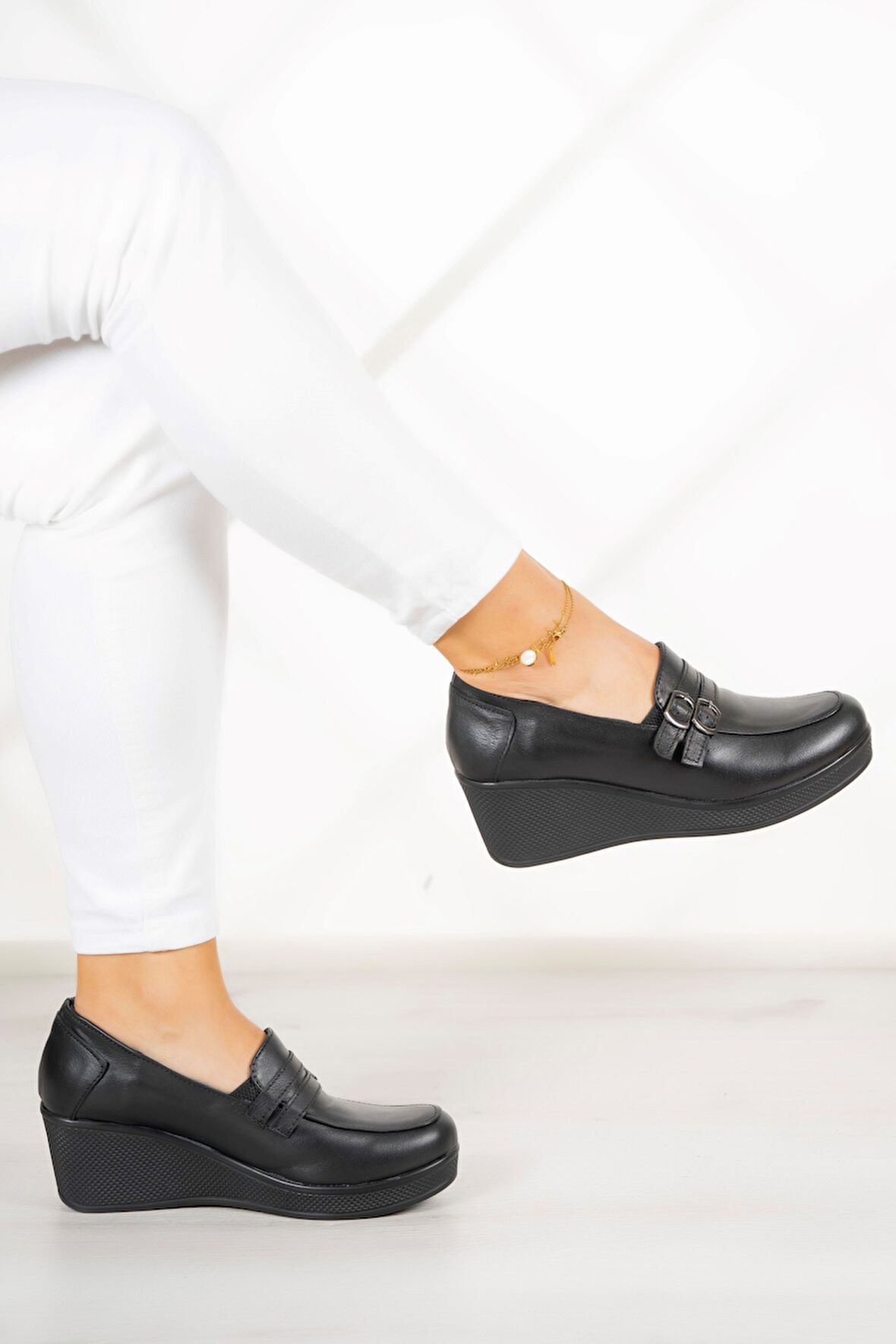 Taylor Siyah Hakiki Deri Dolgu Topuklu Günlük Ayakkabı