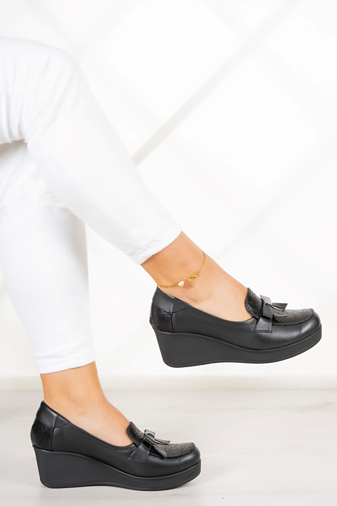 Emma Siyah Hakiki Deri Dolgu Topuklu Günlük Ayakkabı