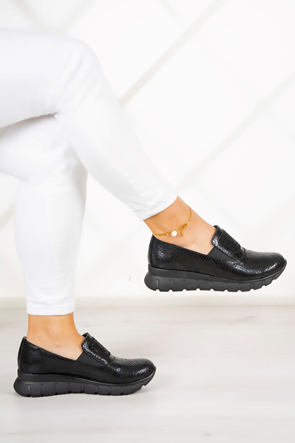 Morena Siyah Yılan Hakiki Deri Taşlı Günlük Ayakkabı