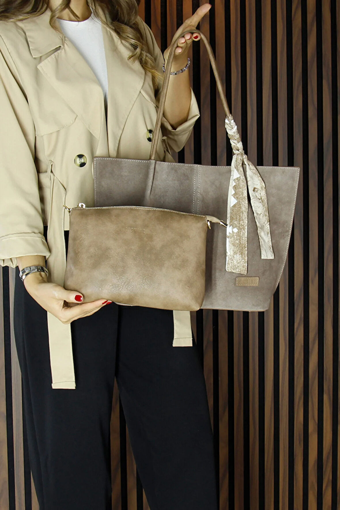 Vizon Hakiki Dana Süet Manyetik Kapaklı Büyük Boy Günlük Omuz Çantası ve Askılı El Çantası