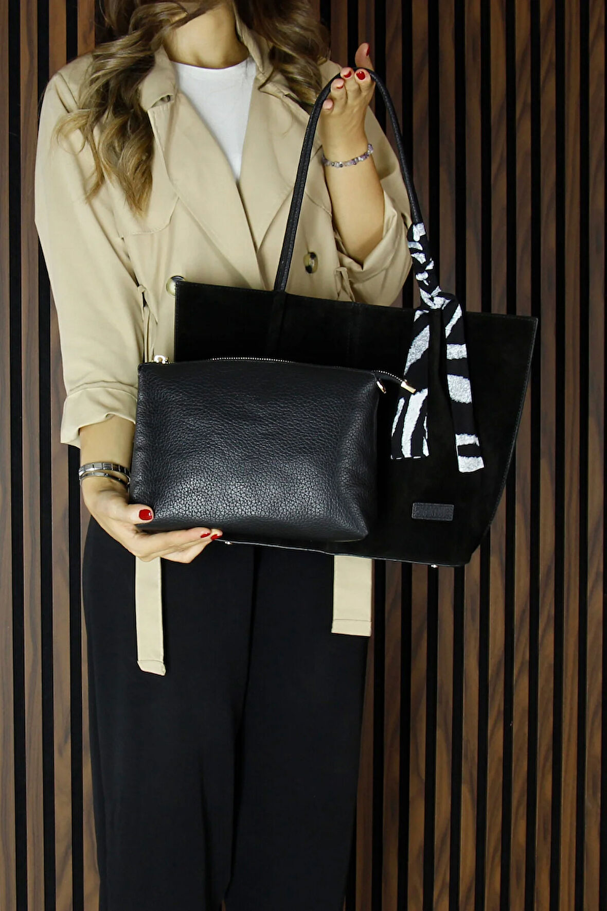 Siyah Hakiki Dana Süet Manyetik Kapaklı Büyük Boy Günlük Omuz Çantası ve Askılı El Çantası