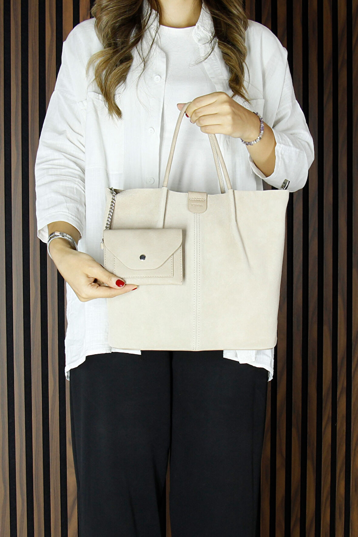 Bej Hakiki Dana Süet Manyetik Kapaklı Fermuarlı Çift İç Cepli Ayarlanabilir Askılı Günlü