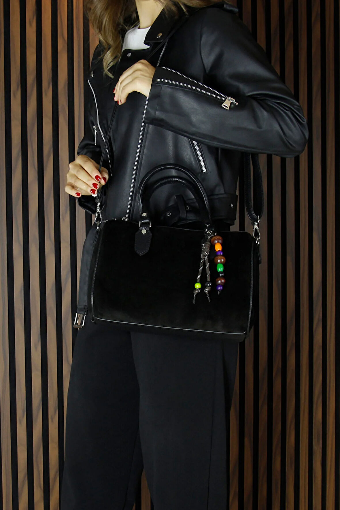 Siyah Hakiki Dana Süet Fermuarlı İç Cepli Askılı Boncuk Aksesuarlı Günlük Büyük Boy Omuz Çantası