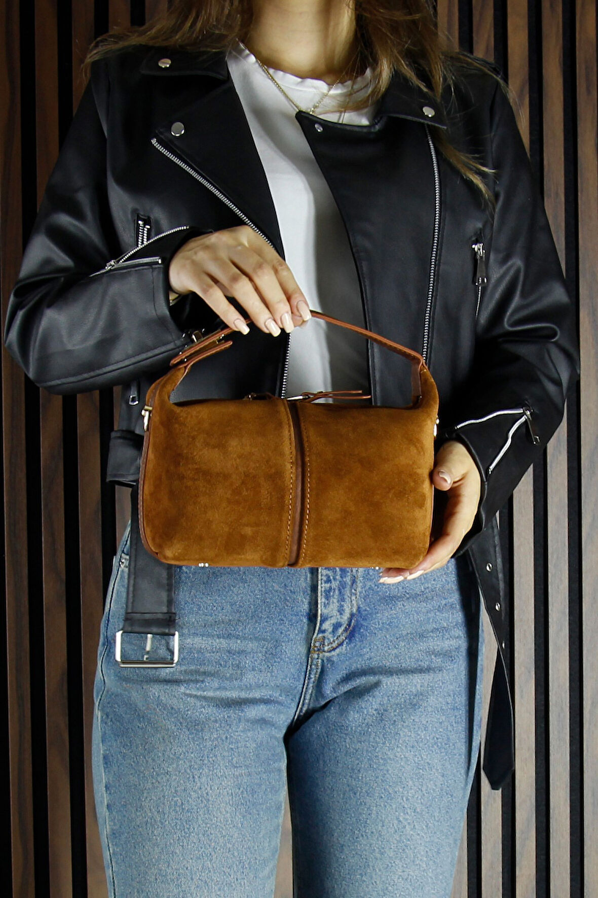 Erkan Saçmacı Taba Hakiki Dana Süet Fermuarlı Askılı İç Cepli Orta Boy Günlük Omuz Çantası