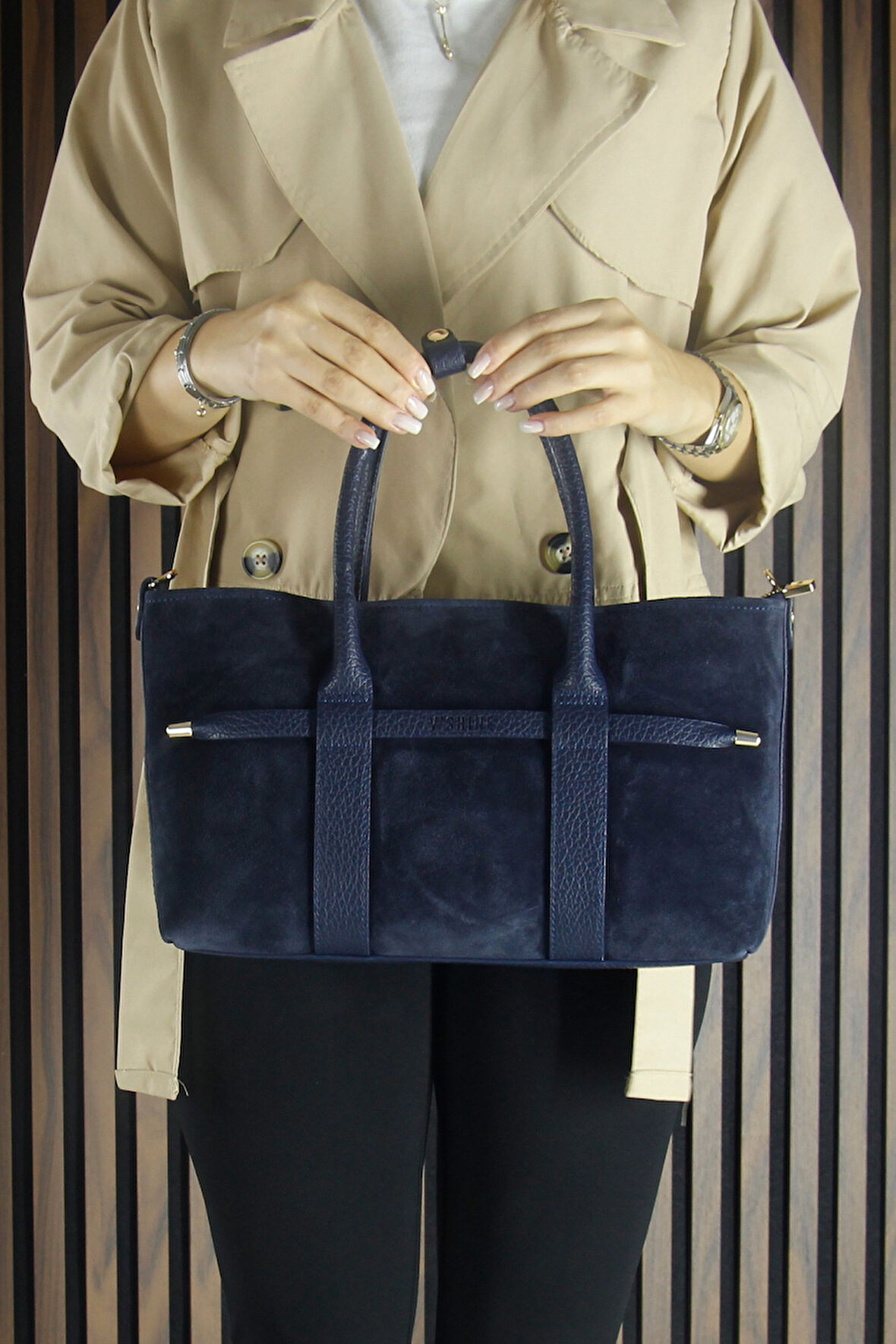 Erkan Saçmacı Lacivert Hakiki Dana Süet Fermuarlı Üç Bölmeli İç Cepli Askılı Orta Boy Günlük Omuz