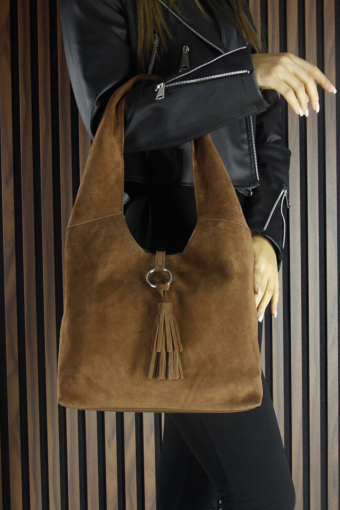 Erkan Saçmacı Karamel Hakiki Dana Süet Püsküllü Manyetik Kapaklı Orta Boy Günlük Omuz Çantası