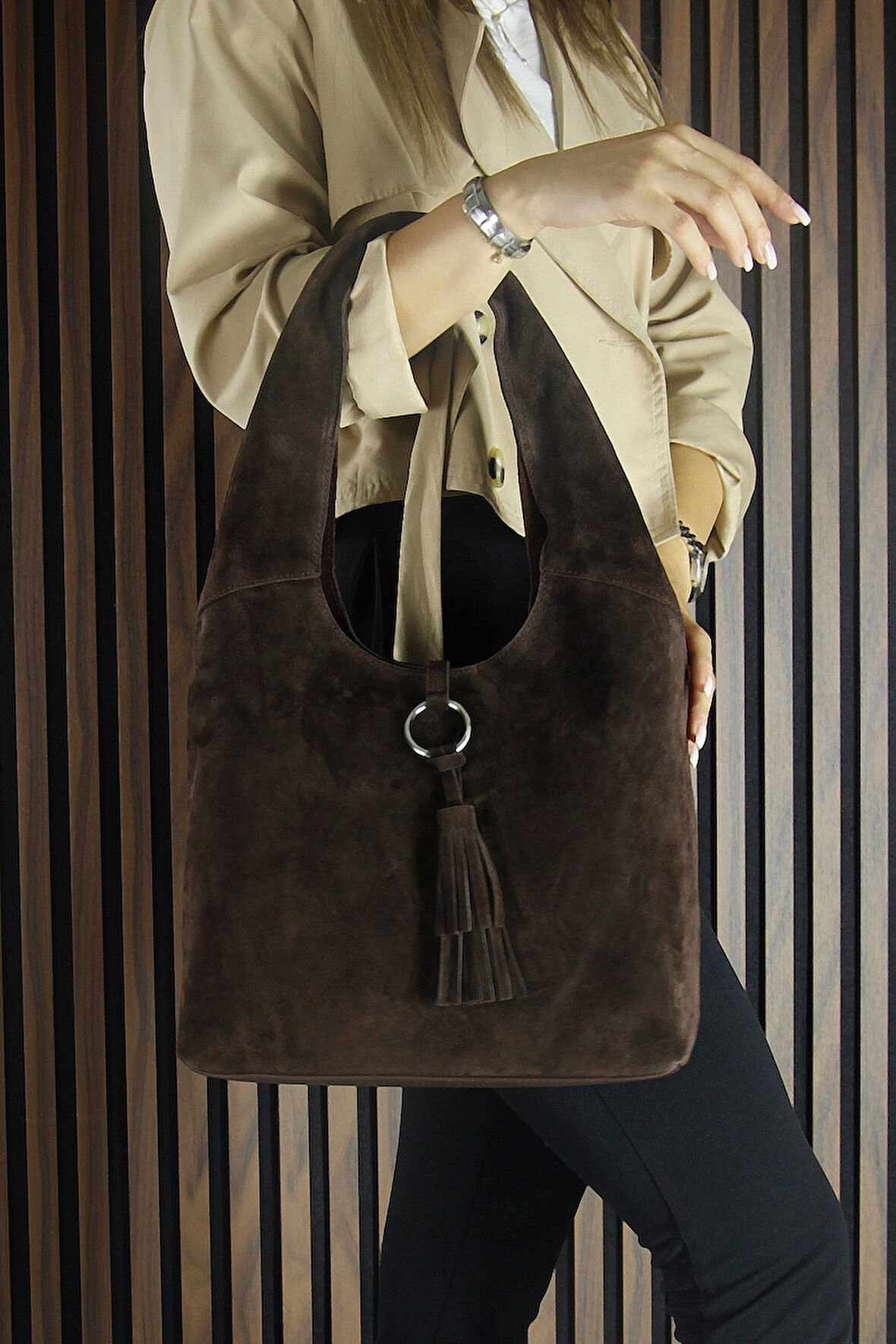 Erkan Saçmacı Kahve Hakiki Dana Süet Püsküllü Manyetik Kapaklı Orta Boy Günlük Omuz Çantası