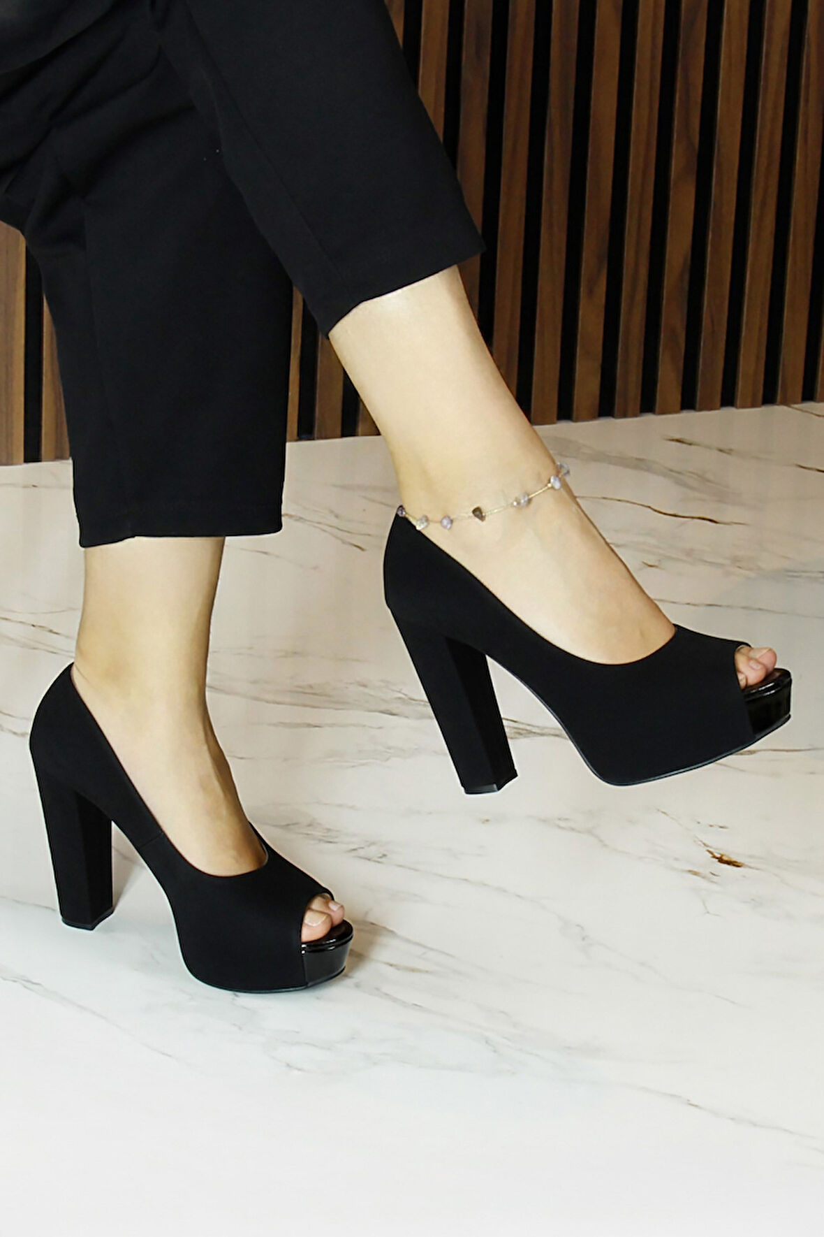Erkan Saçmacı Carolina Siyah Süet Önü Açık Yuvarlak Burun Kalın Platform Topuklu Abiye Ayakkabı