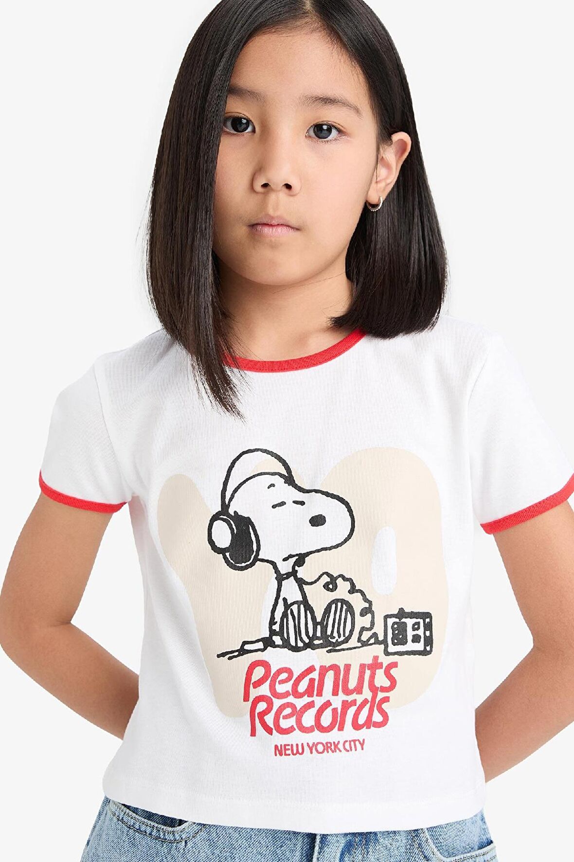 DeFacto Kız Çocuk Snoopy Crop Bisiklet Yaka Kaşkorse Kısa Kollu Tişört E0869A825SMWT34