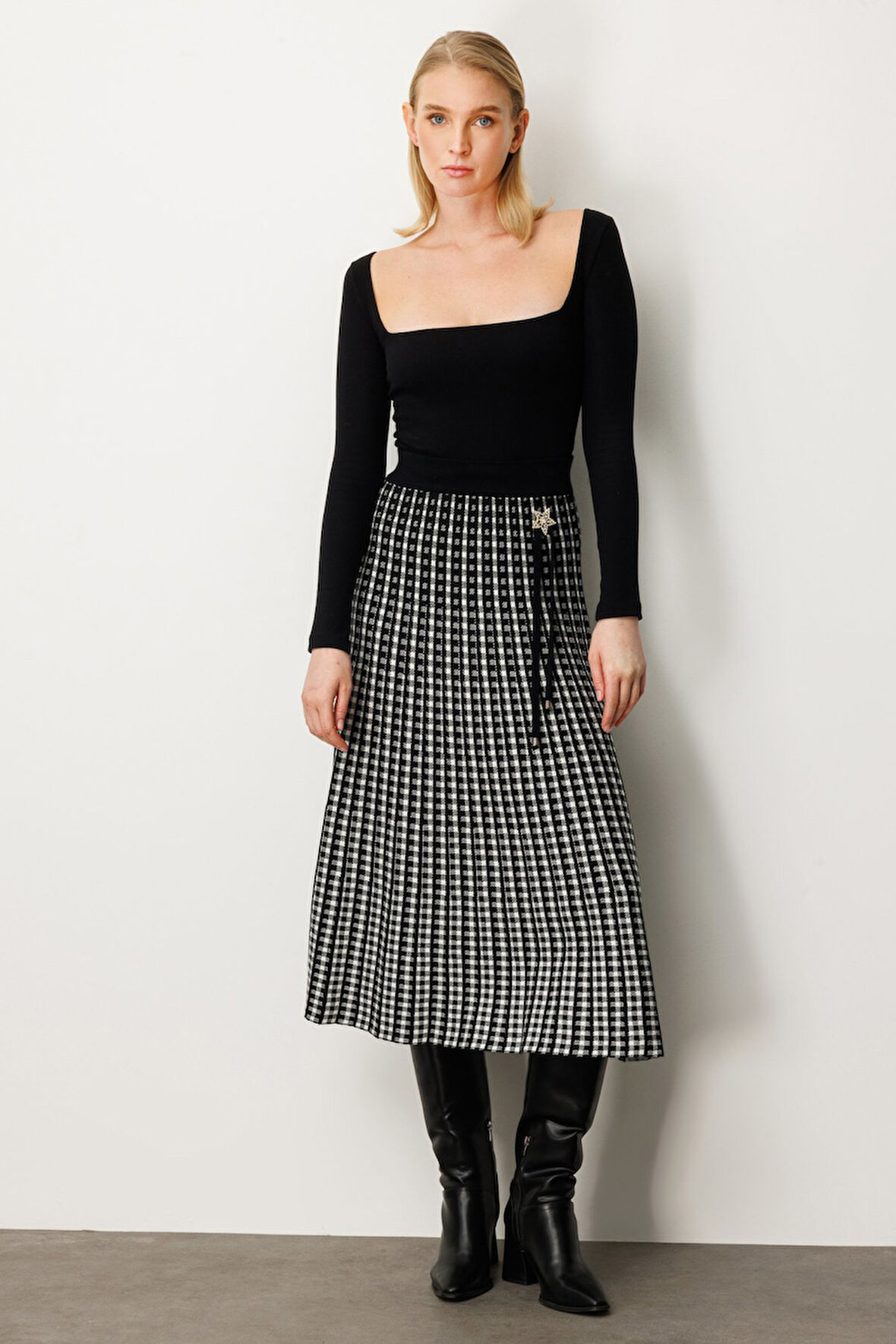 On Kadın Aksesuar Detaylı Midi Triko Etek 65208 Siyah