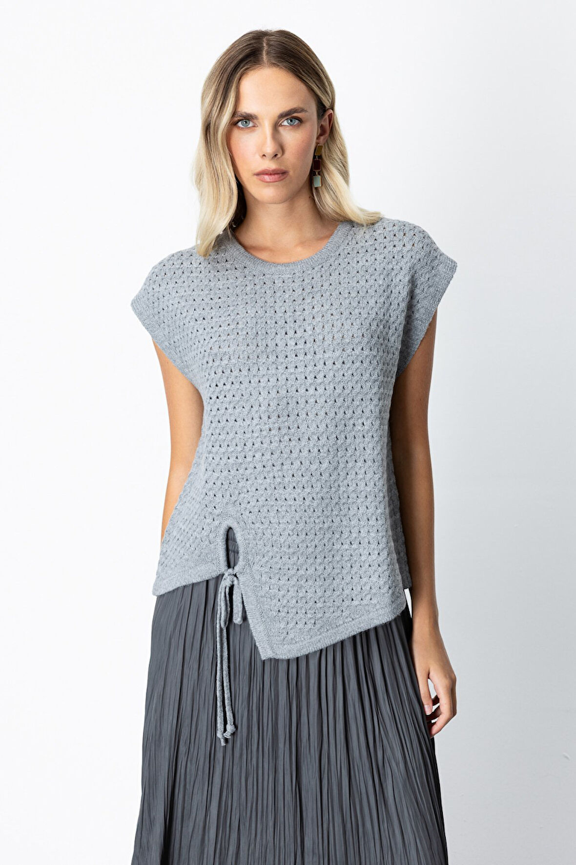 On Kadın Önü Bağlamalı Süveter 65337 Gri