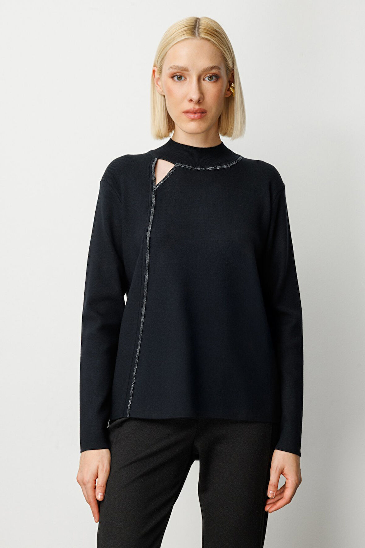 On Kadın Pencere Detaylı Taşlı Kazak 65372 Siyah