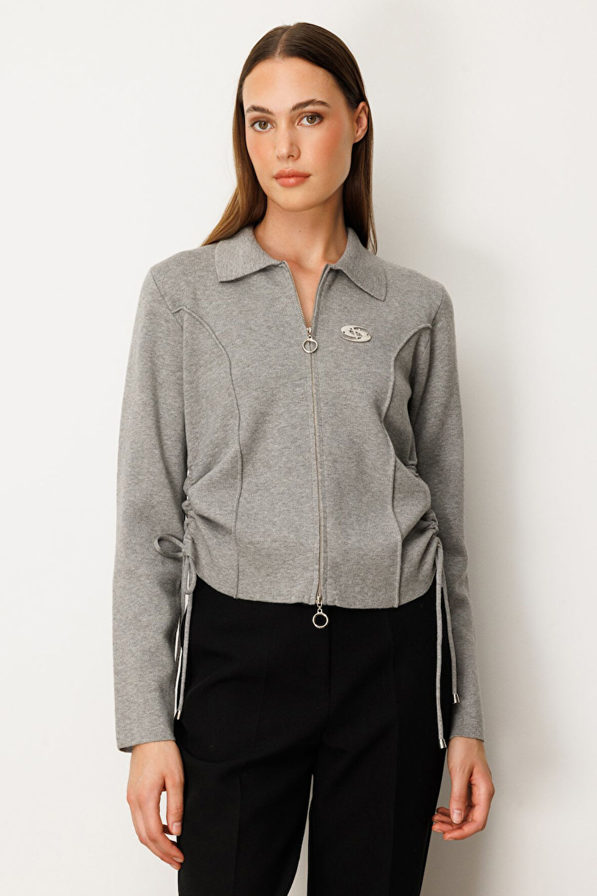 On Kadın Yanları Büzgü Detaylı Fermuarlı Hırka 63923 Gri