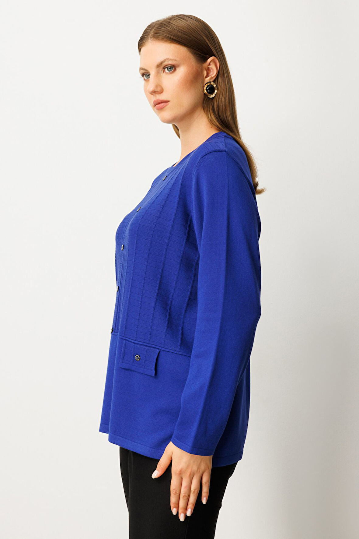 On Kadın Kabartma Desenli Süs Düğmeli Triko Kazak 65358 Saks