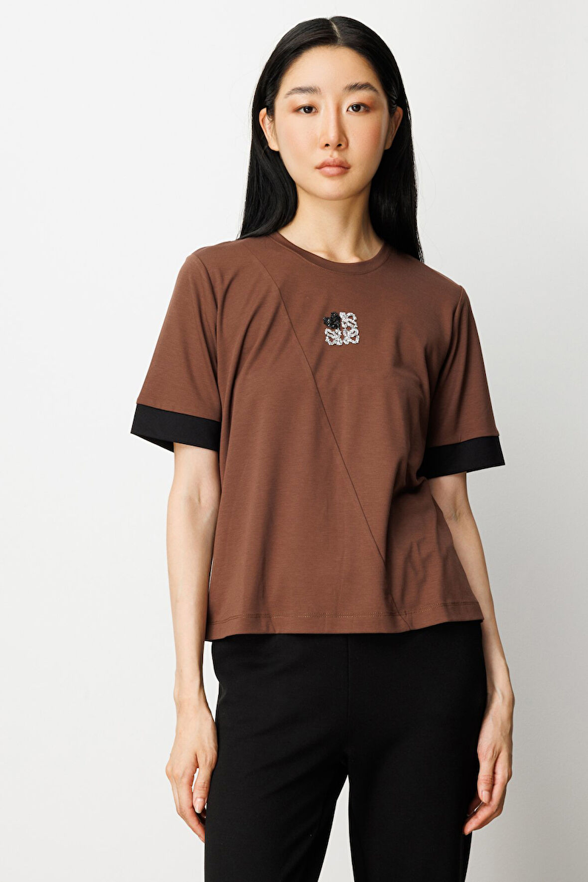 On Kadın Önü Taşlı Sıfır Yaka Bluz 61331 Kahve-Siyah