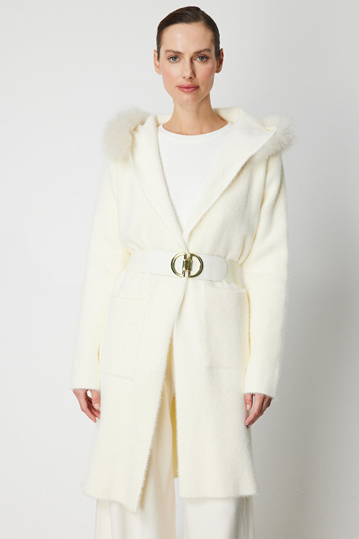 On Kadın Yakası Kürklü Peluş Hırka 63911 Krem