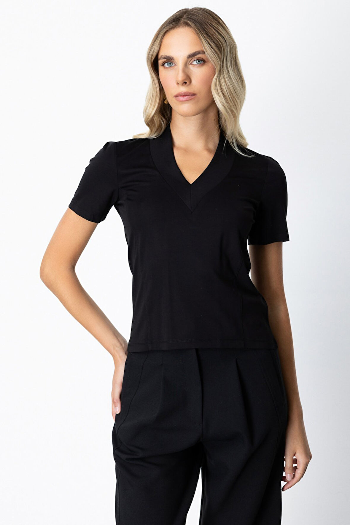 On Kadın V Yaka Dikişli Basic T-Shirt 61341 Siyah