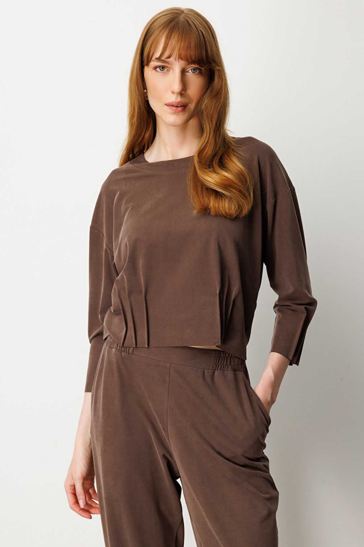 On Kadın Pile Detaylı Sıfır Yaka Bluz 64408 Kahverengi