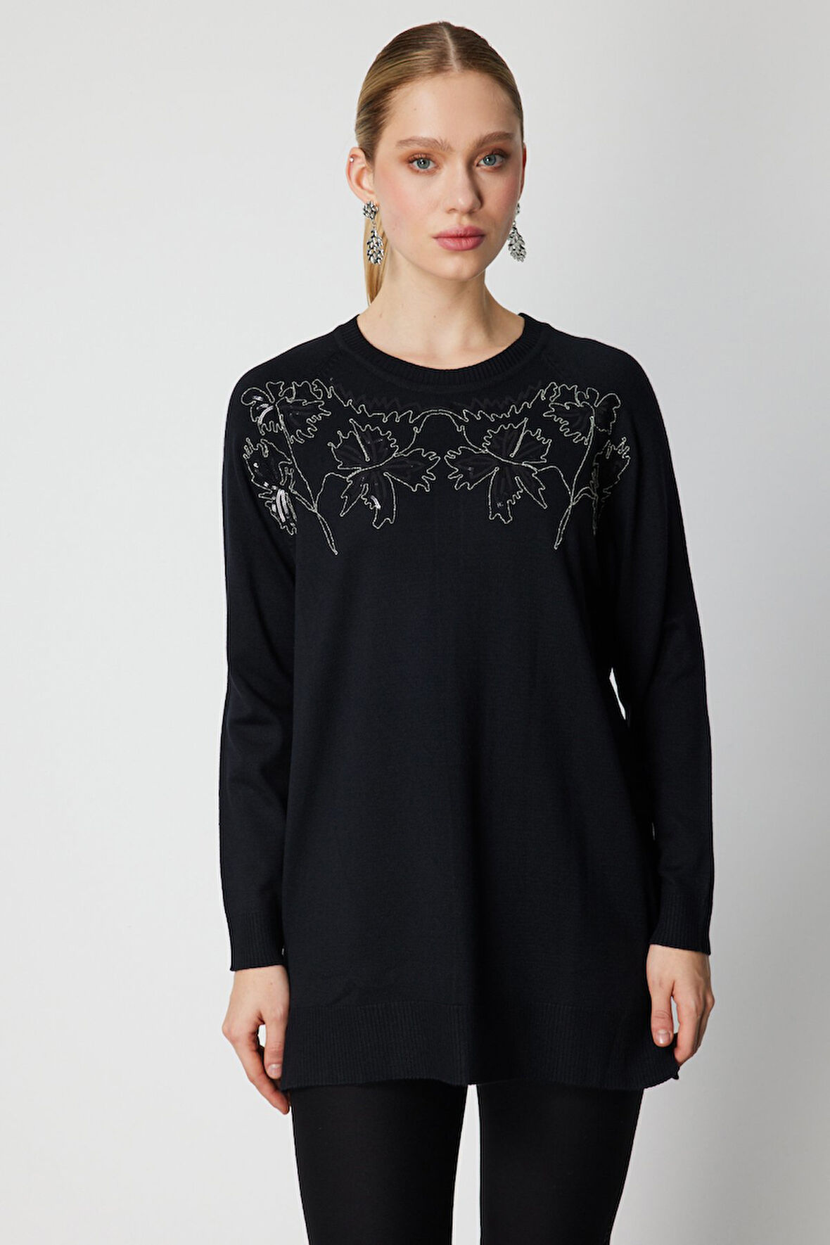 On Kadın Önü Zincirli Desenli Uzun Triko Kazak 65387 Siyah