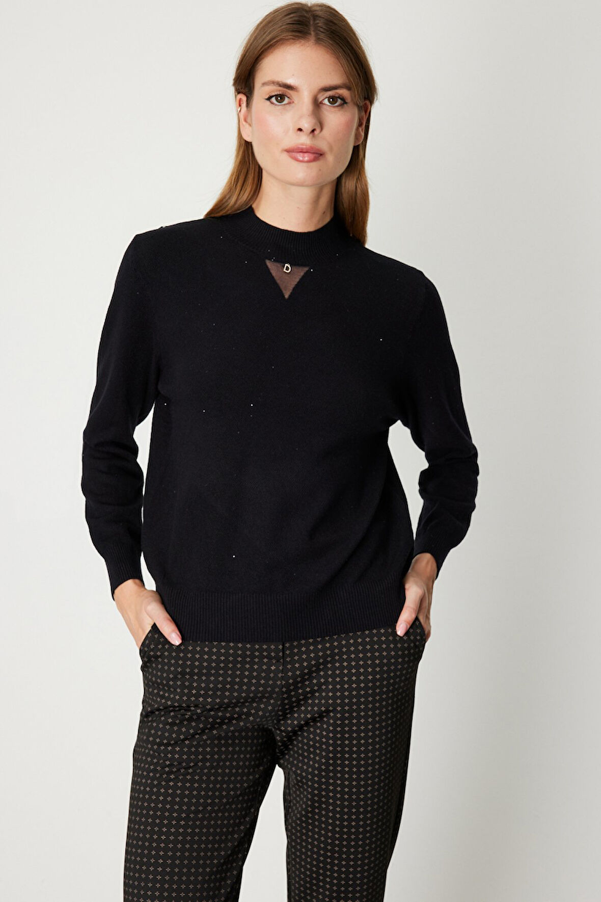 On Kadın Metal Aksesuarlı Pul Detaylı Triko Kazak 60345 Siyah