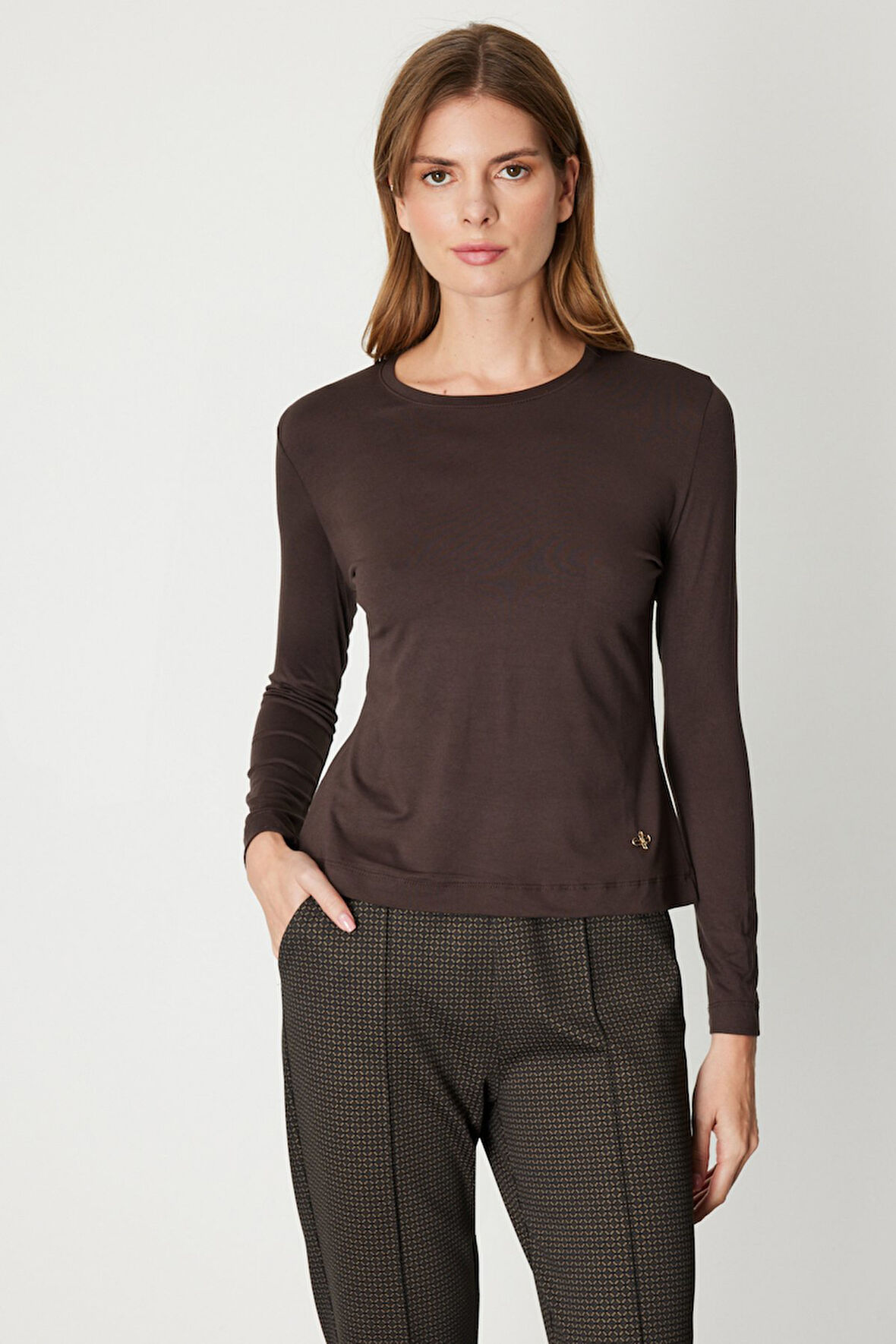 On Kadın Metal Aksesuarlı Sıfır Yaka Basic Bluz 61303 Kahverengi