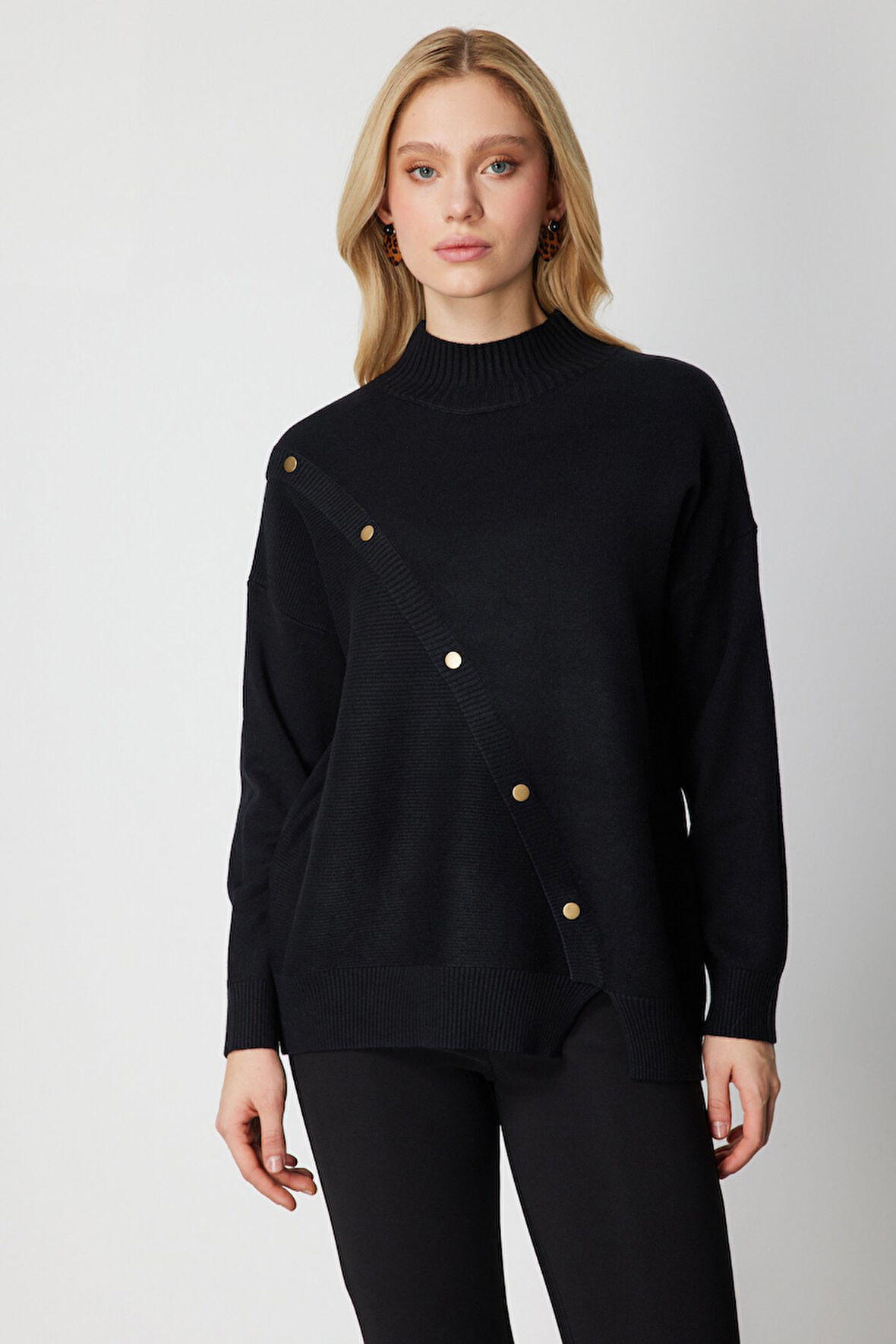 On Kadın Süs Düğmeli Dik Yaka Triko Kazak 60419 Siyah