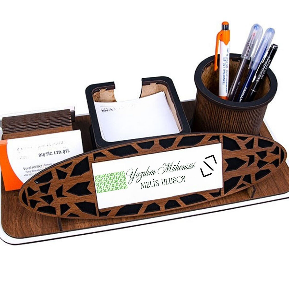 Yazılımcılara Hediye – Kişiye Özel Ahşap Masa Üstü İsimlik ve Kalemlik Seti