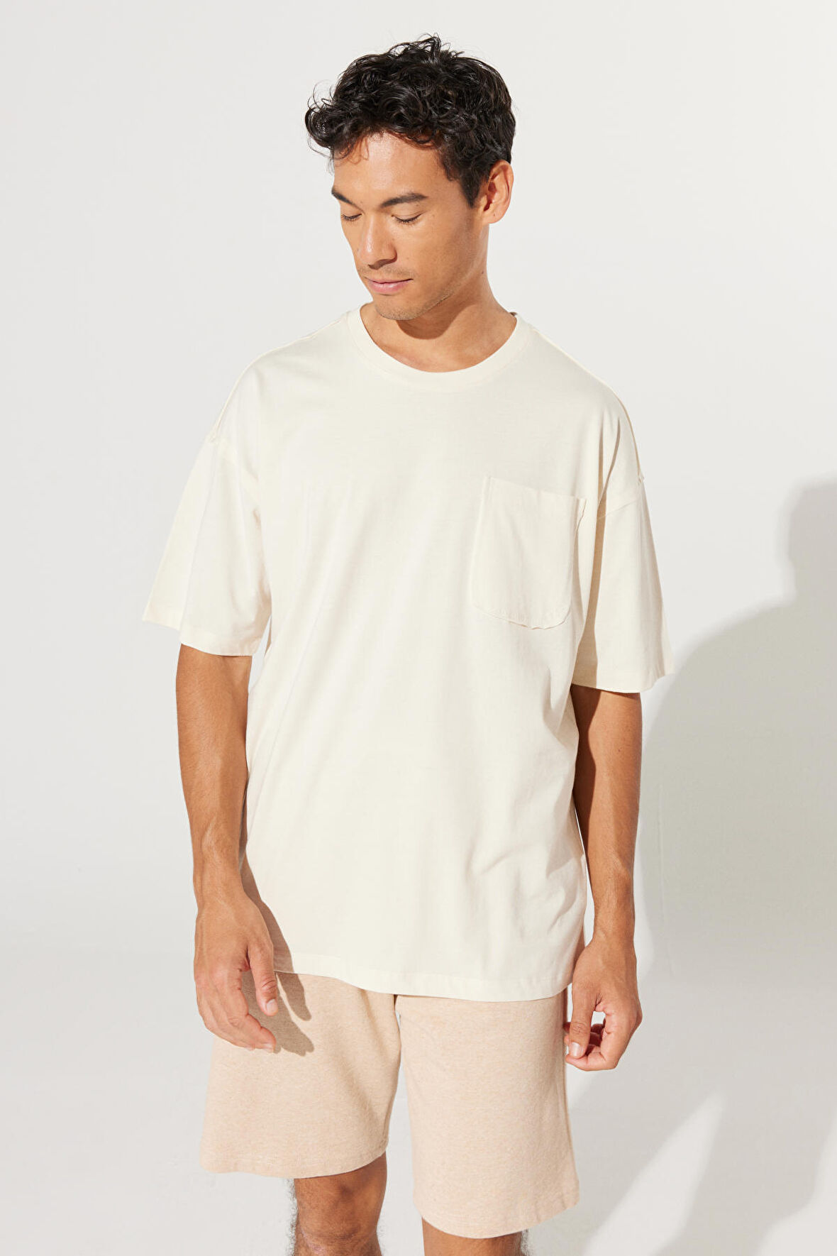 Erkek Ekru Oversize Fit Geniş Kesim Bisiklet Yaka %100 Pamuk Tişört