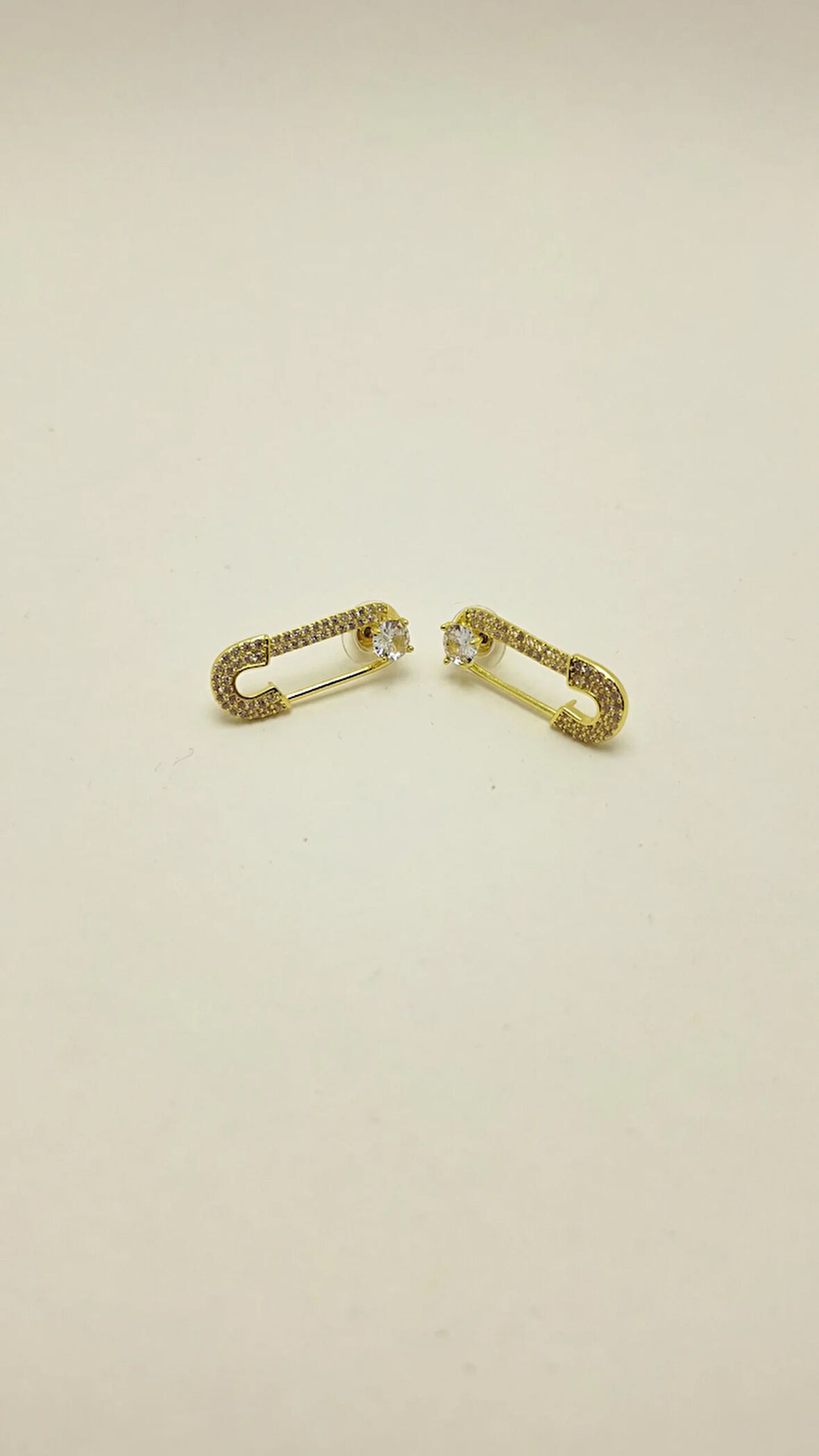 Parlak Taşlı Gold Çatal İğne Çelik Küpe