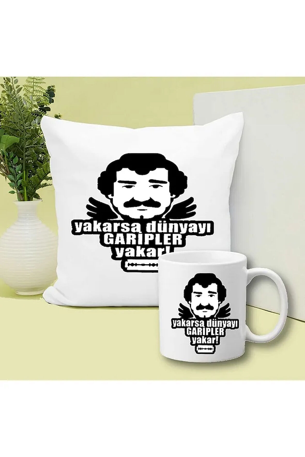 Dünyayı Garipler Yakar Baskılı Kupa ve Yastık Hediyelik Set Arkadaşa Hediye