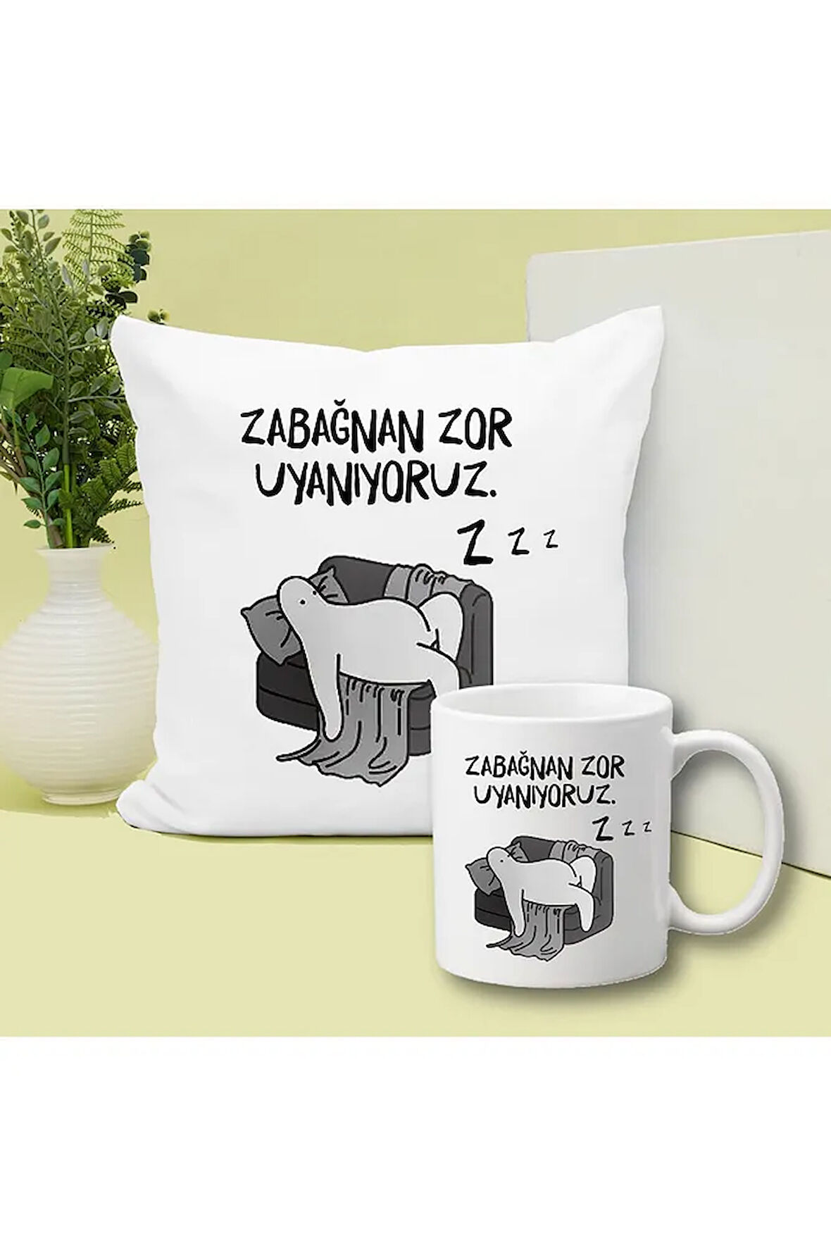 Sabahları Zor Uyanıyoruz Zabağnan Baskılı Kupa ve Yastık Hediyelik Set Arkadaşa Hediye