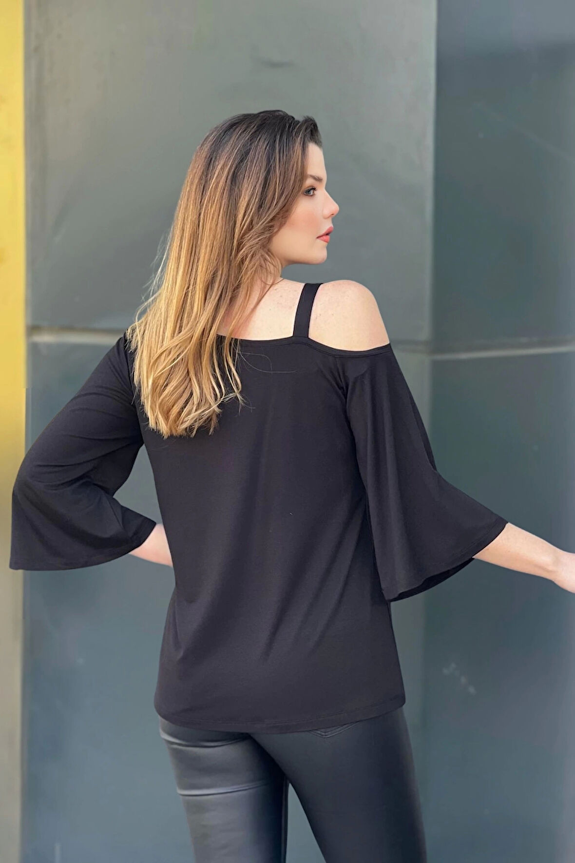 Askılı Kurdela Baskılı Detaylı Bluz