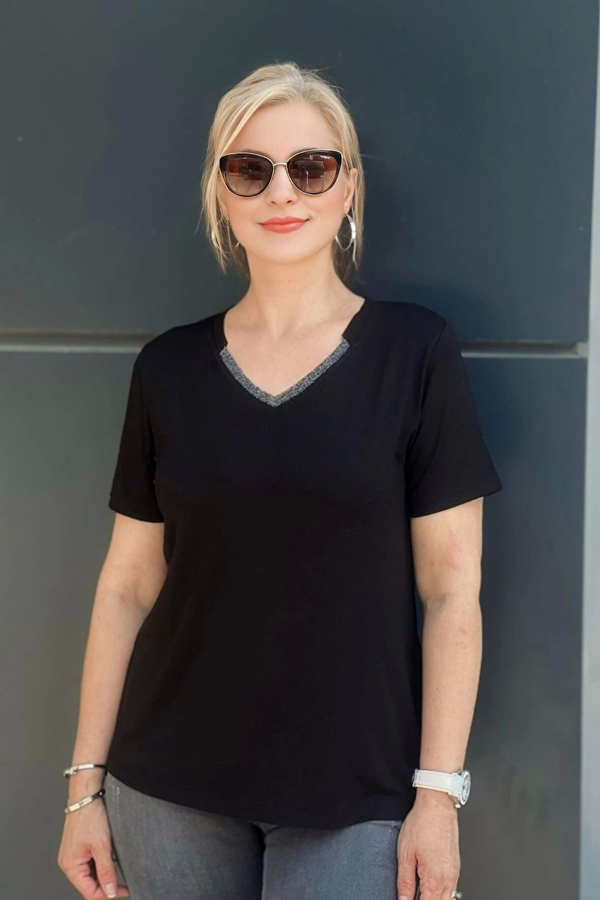 Yakası Sim Detaylı Bluz