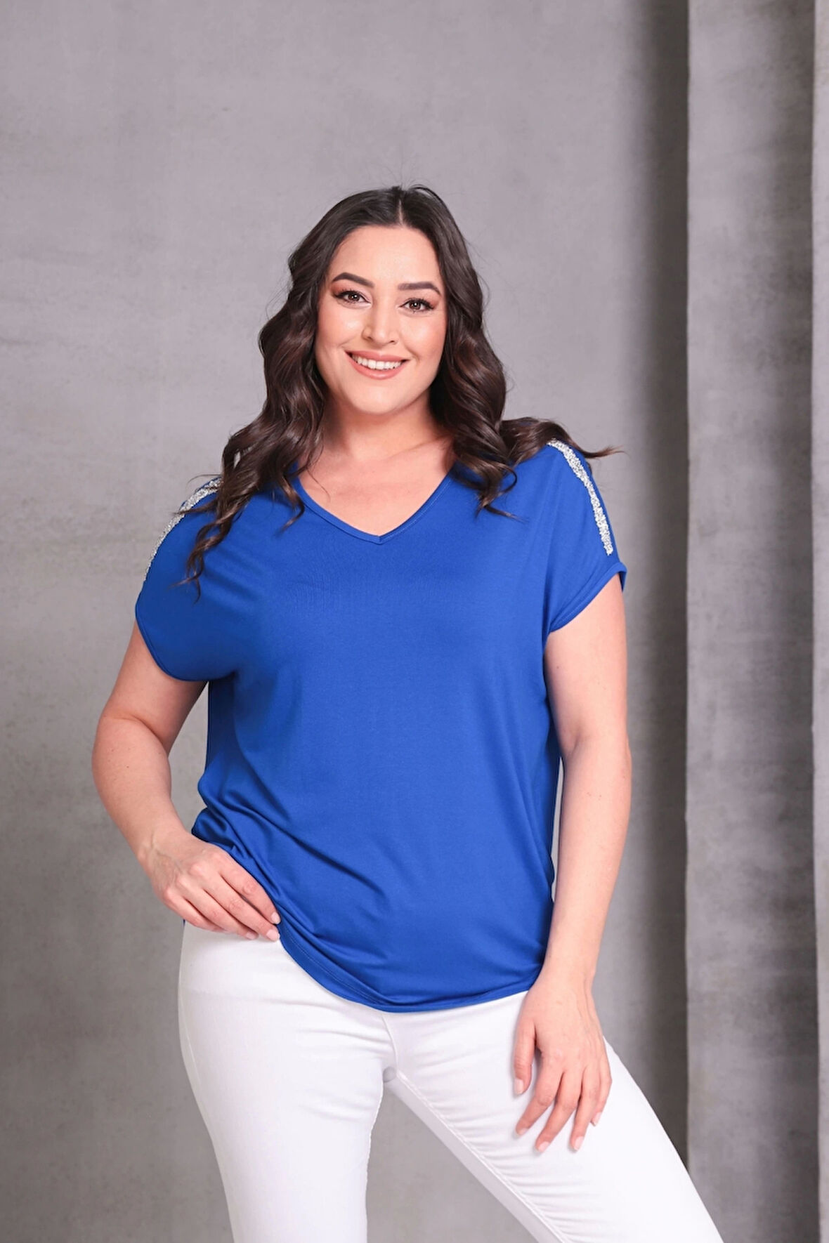 Omuzları Taş Baskılı Bluz