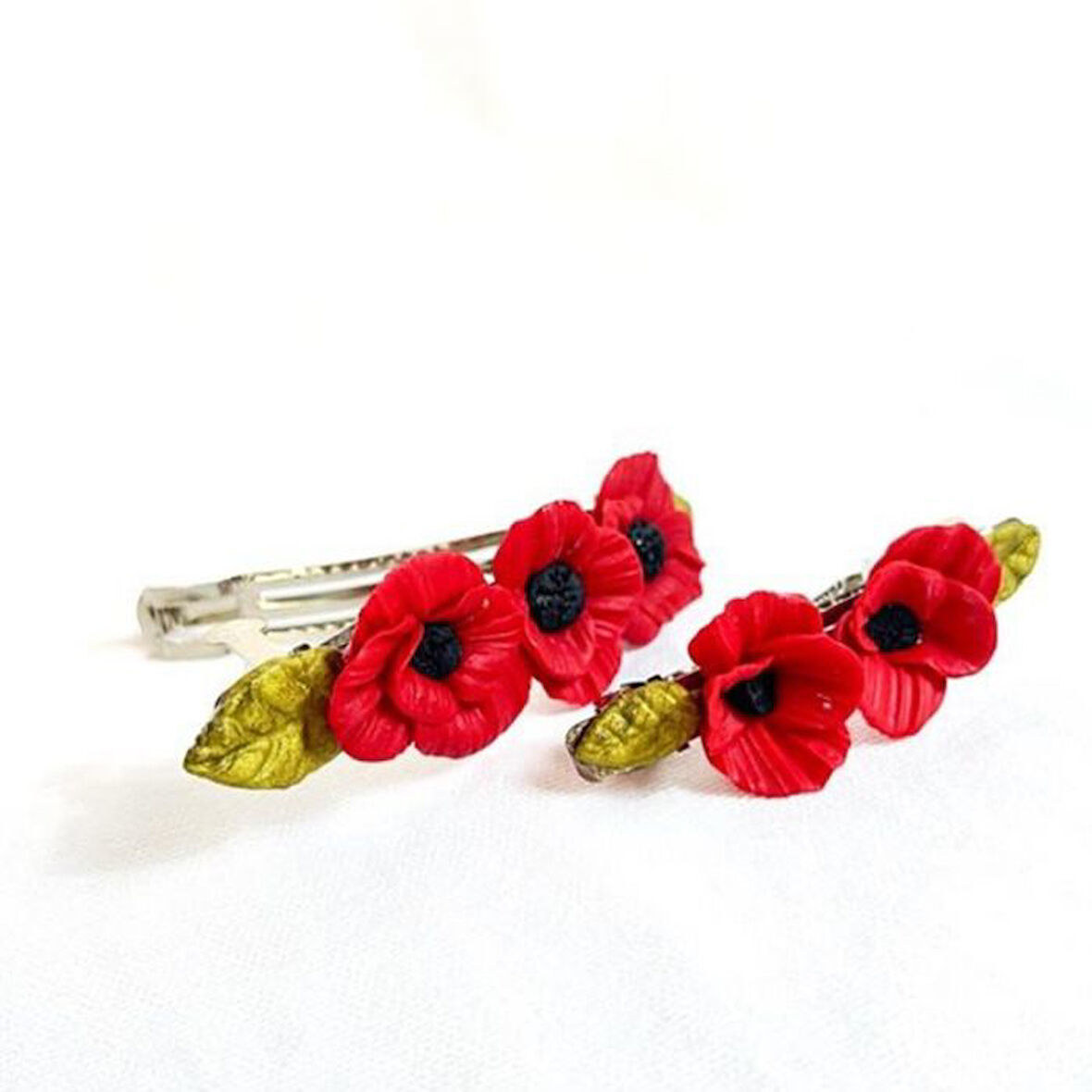 Uretti - Hülya 6683 2942 El Yapımı Gelincik Çiçek Desenli Polimer Kil 2’li Set Klipsli Saç Tokası / 8 cm - 6 cm