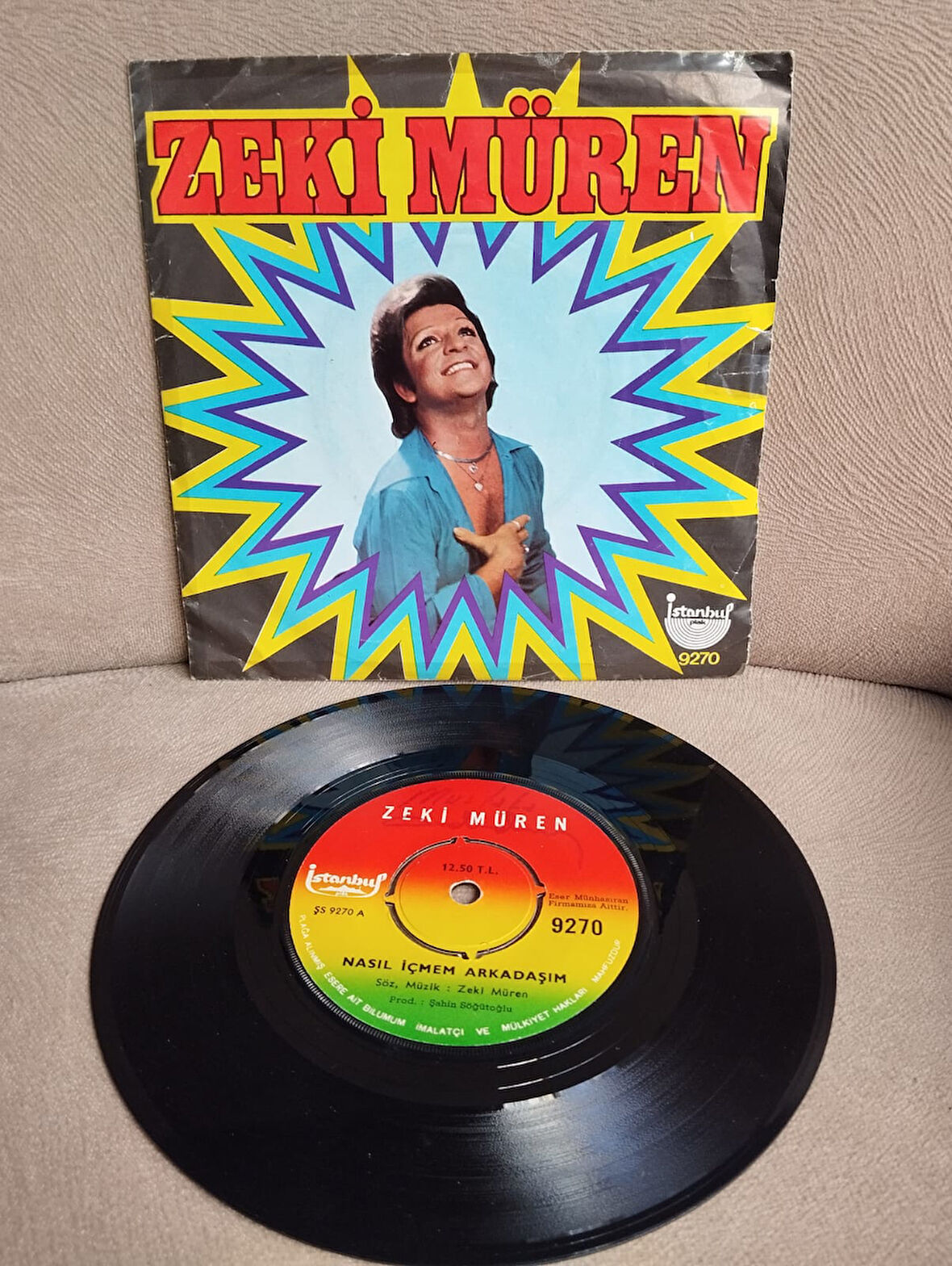 Zeki Müren – Nasıl İçmem Arkadaşım / Bir Leylâ, Bir Şirin, Bir Aslı Gibi -Türkiye Basım 45 lik Plak