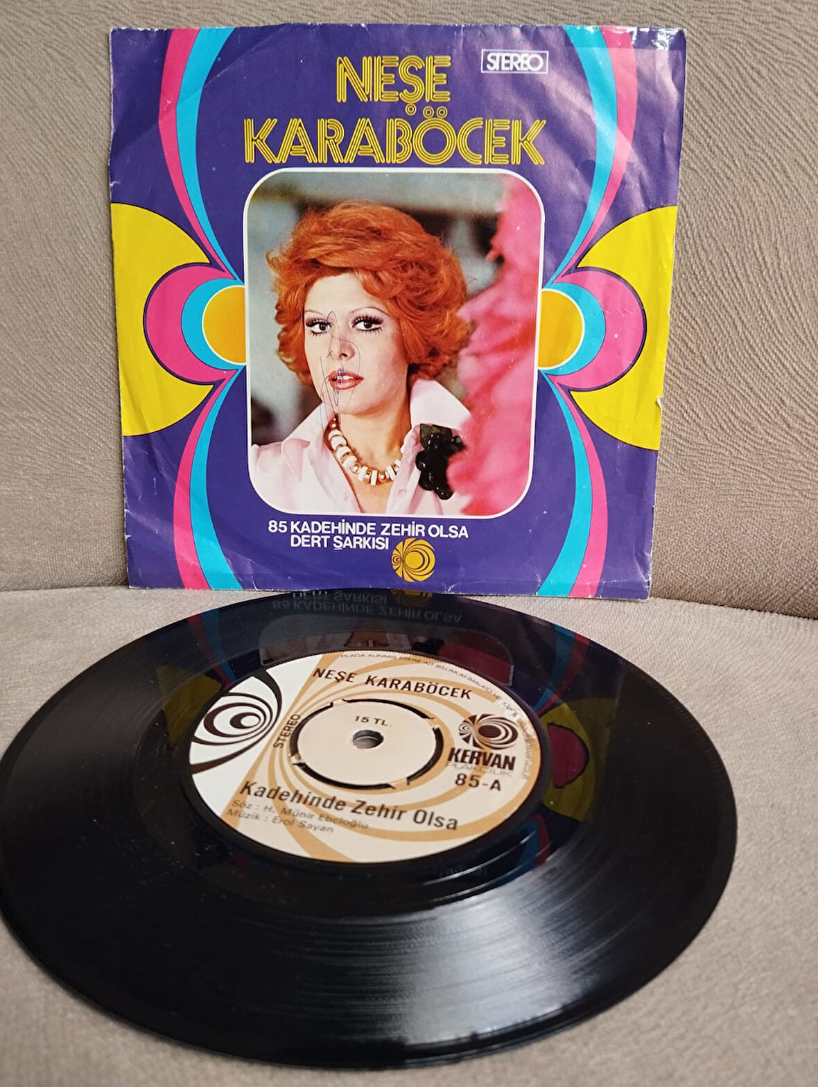 Neşe Karaböcek – Kadehinde Zehir Olsa / Dert Şarkısı - 1975 Türkiye Basım  45 lik Plak