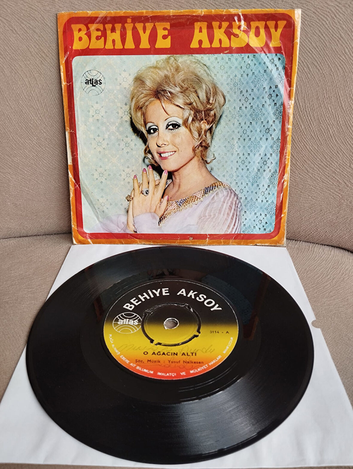 Behiye Aksoy - O Ağacın Altı / Ne Birleştik Ne Ayrıldık Plak  - 1972  Türkiye Basım  45 lik Plak