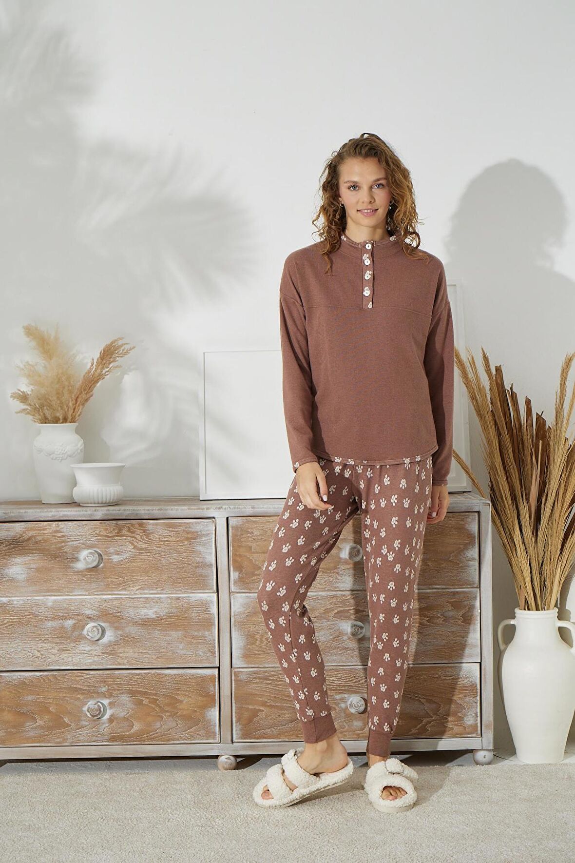 Kadın Uzun Kol Jakarlı Kalın Kahve Pijama Takımı C1T5N1O94