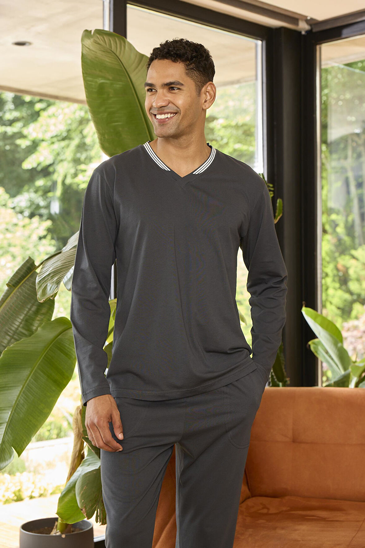 Erkek Uzun Kol V Yaka Füme Pijama Takımı C3T4N2O9